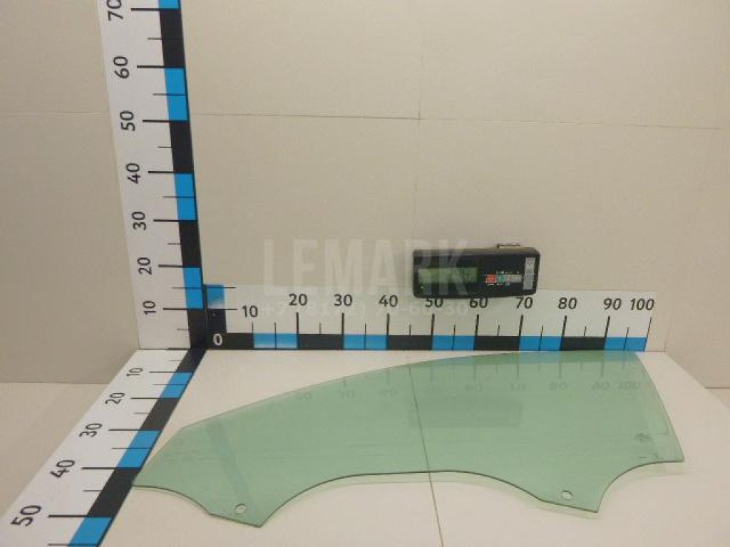 Стекло двери передней левой