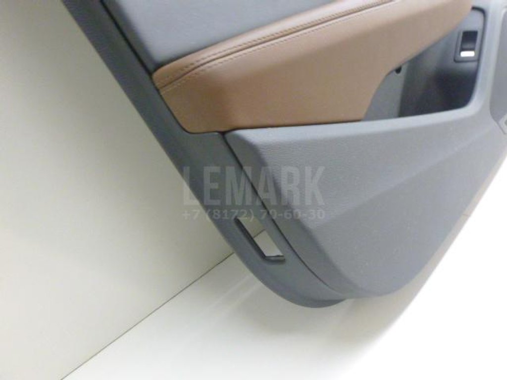 Обшивка двери передней левой