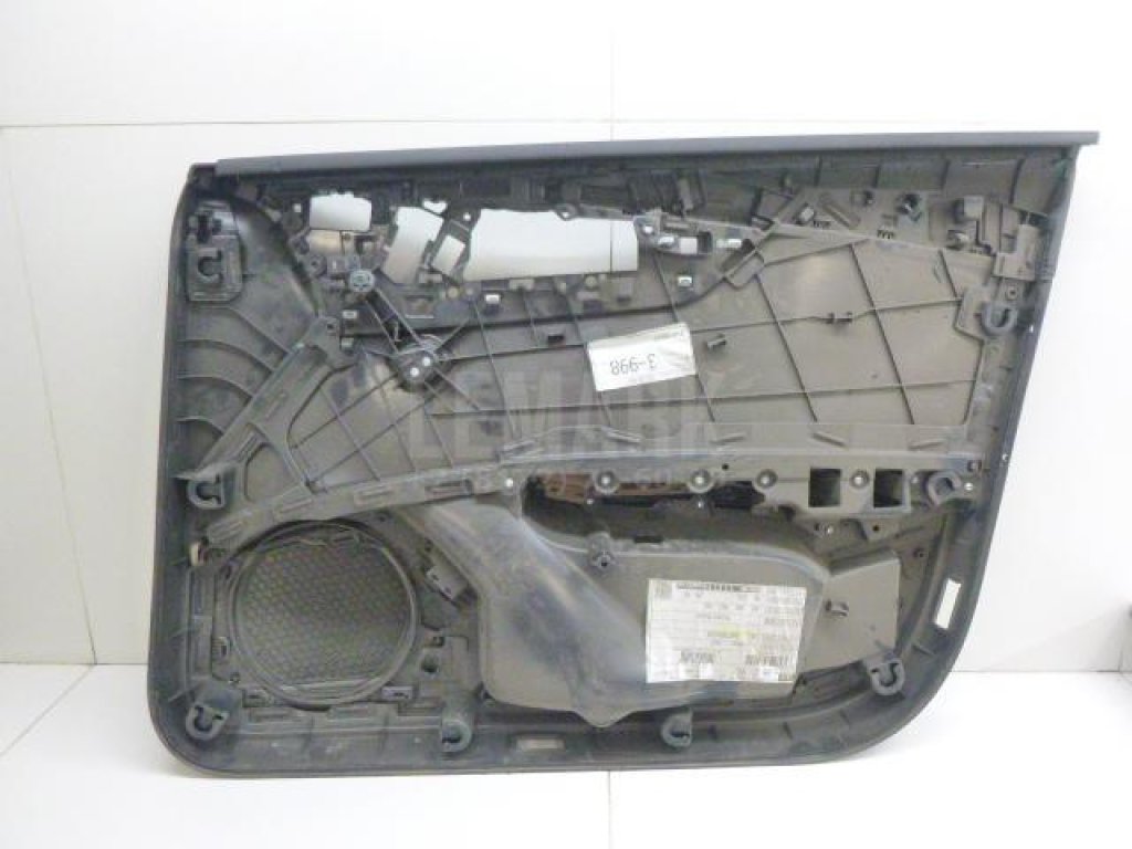 Обшивка двери передней левой