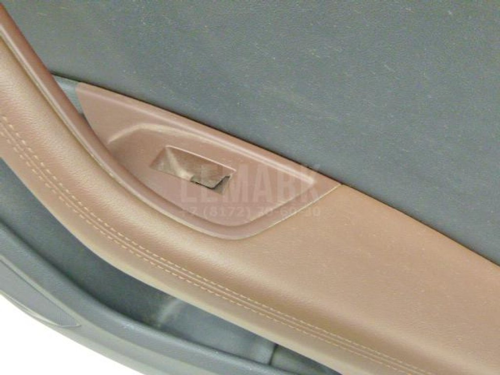 Обшивка двери задней правой