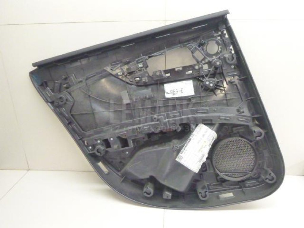 Обшивка двери задней правой