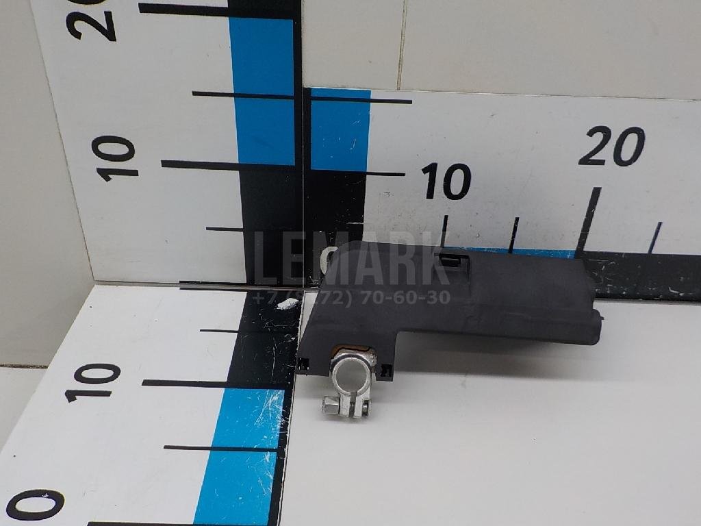 Клемма аккумулятора плюс