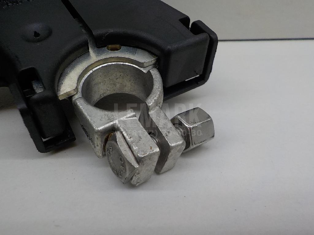 Клемма аккумулятора плюс