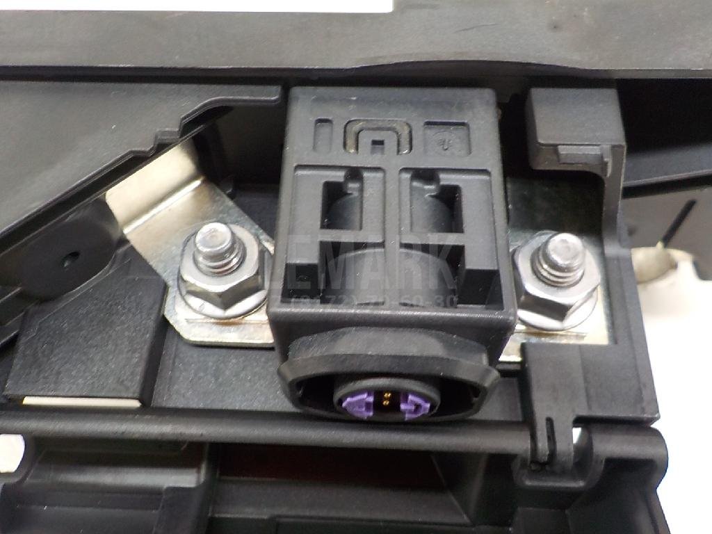 Клемма аккумулятора плюс