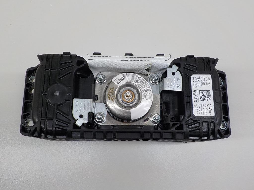 Подушка безопасности пассажирская (в торпедо)