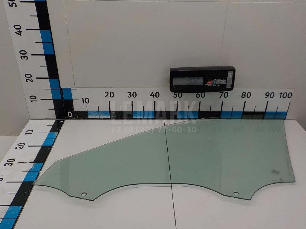 Стекло двери передней правой