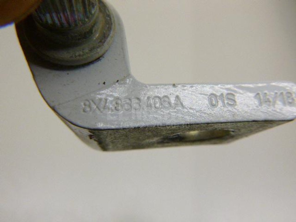 Петля двери