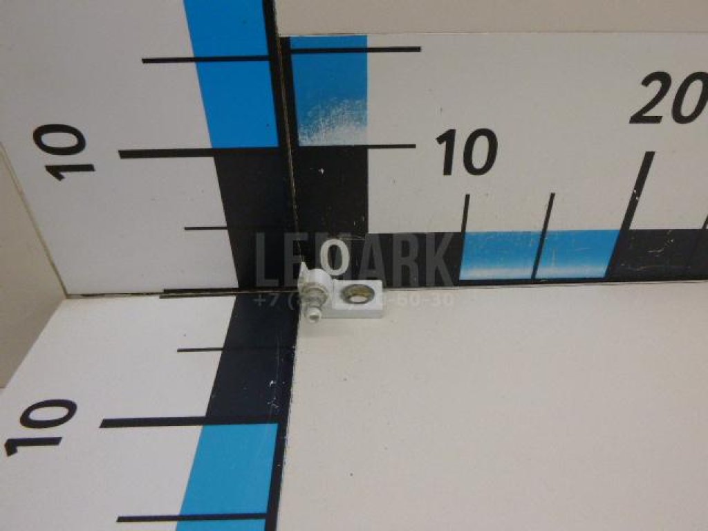 Петля двери