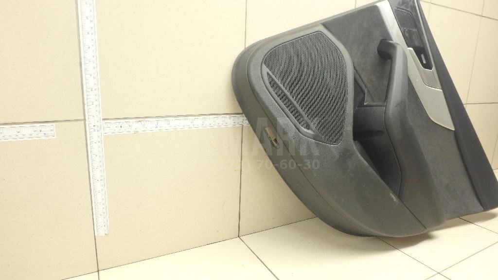 Обшивка двери задней правой