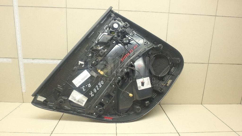 Обшивка двери задней правой