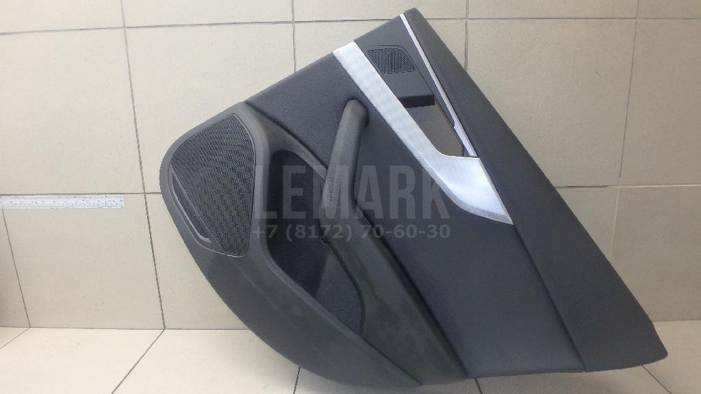 Обшивка двери задней правой