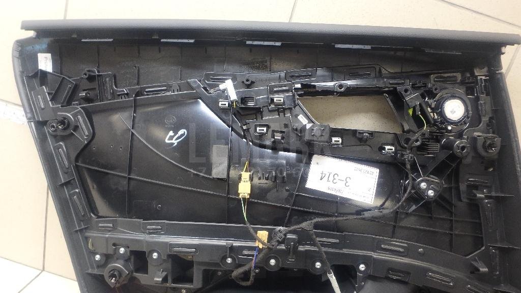 Обшивка двери задней правой