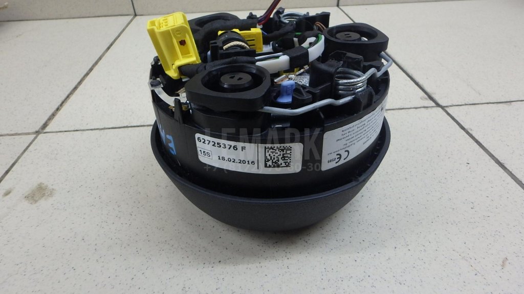 Подушка безопасности в рулевое колесо