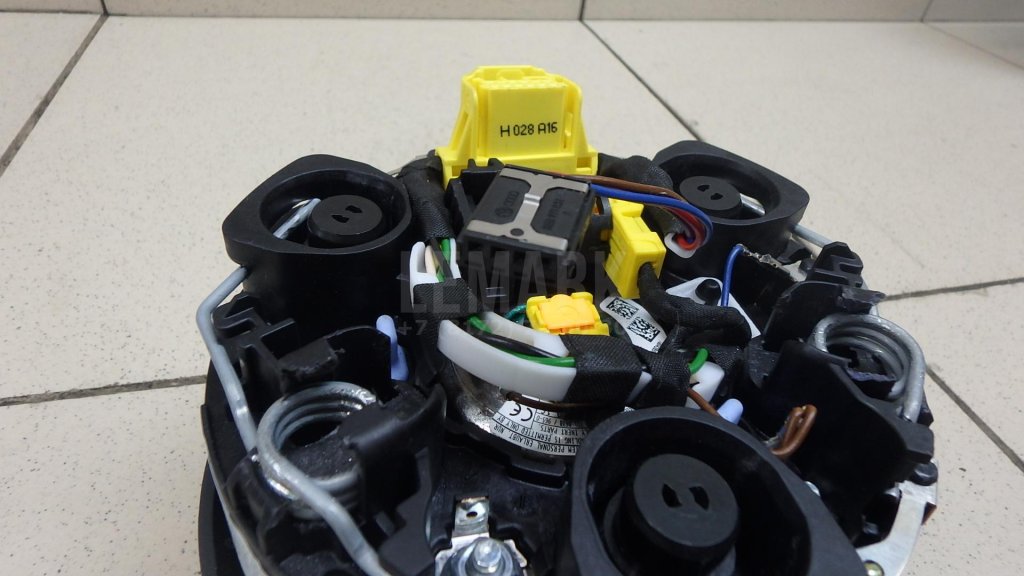 Подушка безопасности в рулевое колесо