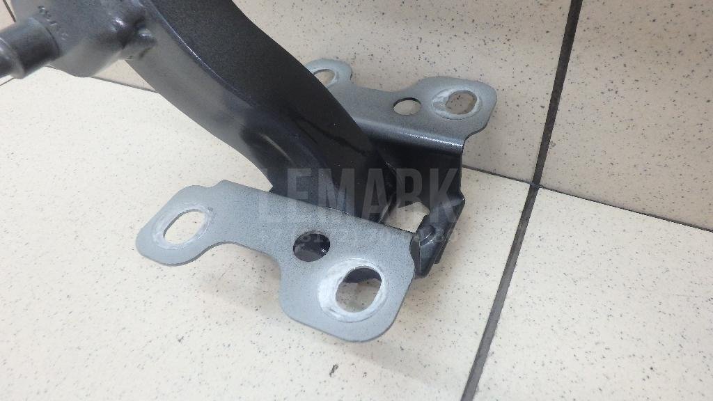 Петля крышки багажника