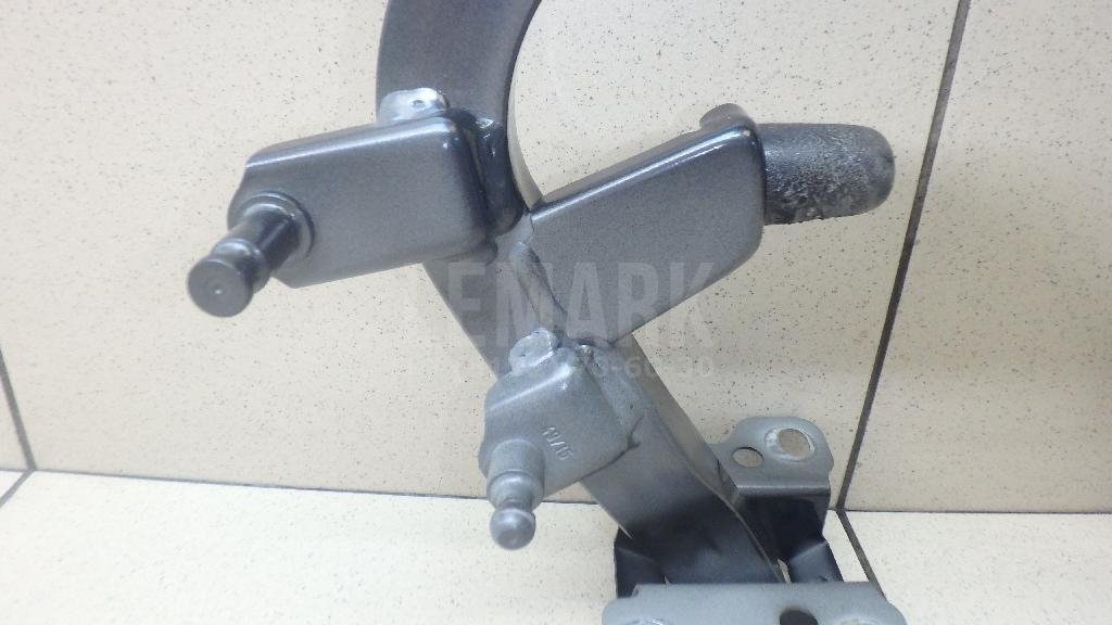 Петля крышки багажника