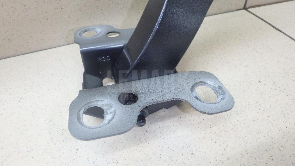 Петля крышки багажника