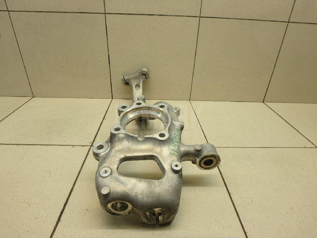 Кулак поворотный передний правый