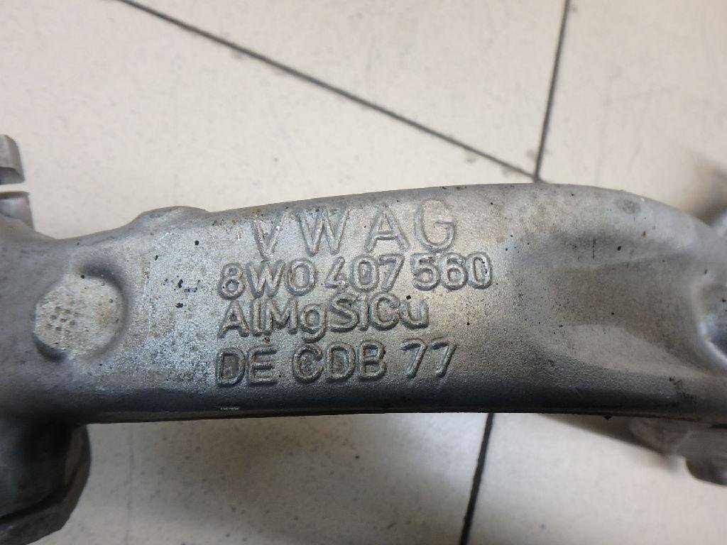 Кулак поворотный передний правый