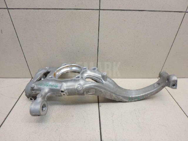 Кулак поворотный передний правый