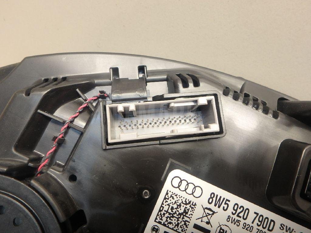 Панель приборов