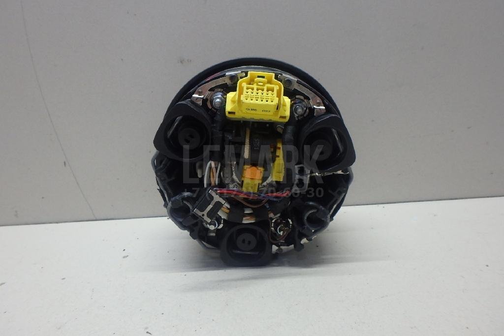 Подушка безопасности в рулевое колесо