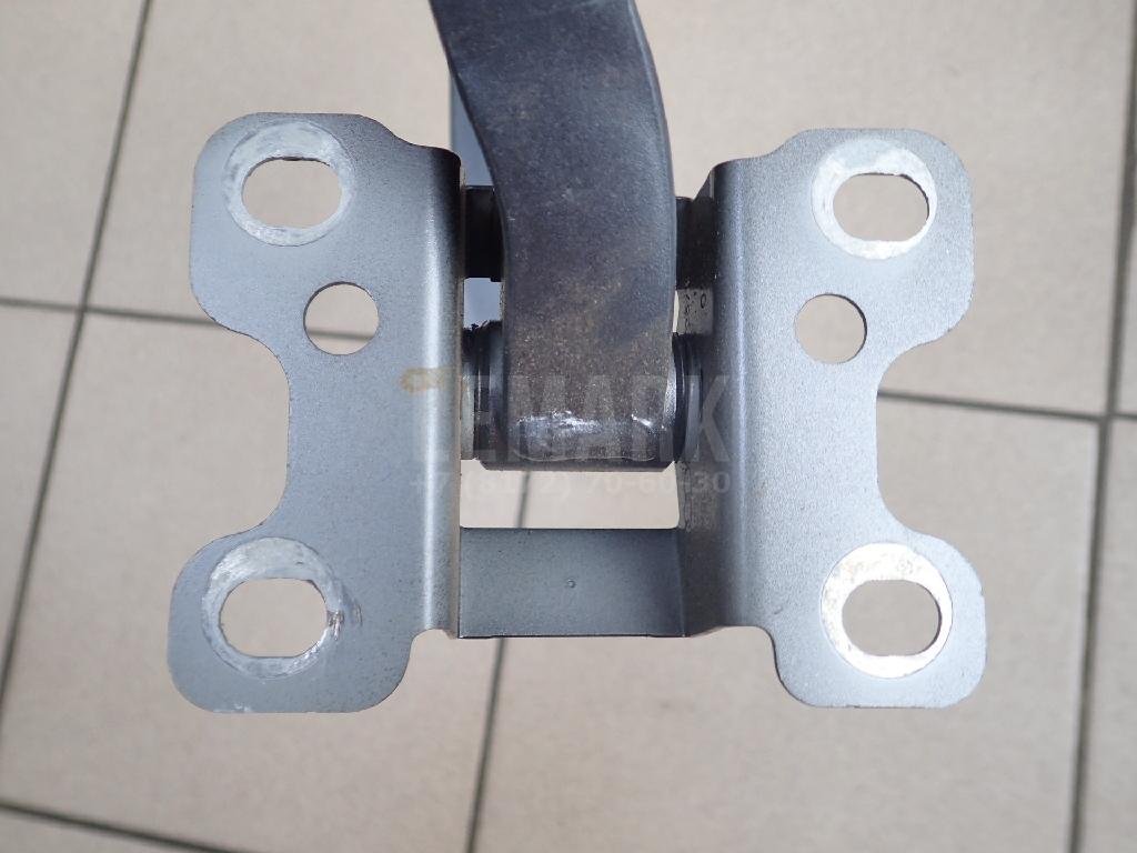 Петля крышки багажника