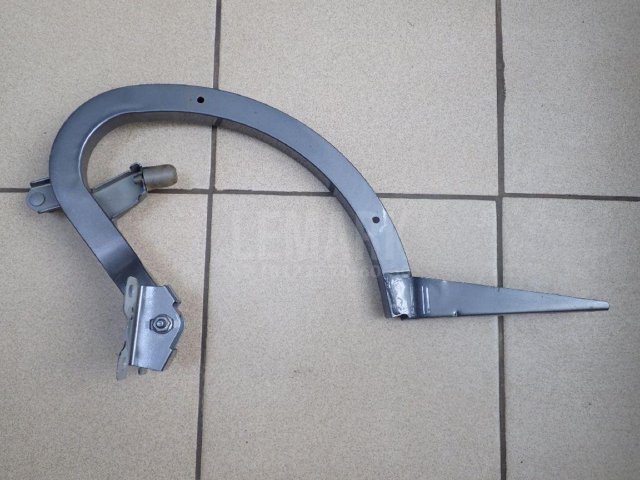 Петля крышки багажника