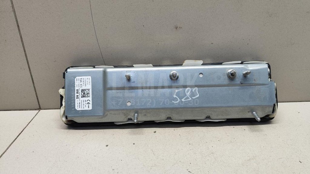 Подушка безопасности нижняя (для колен)