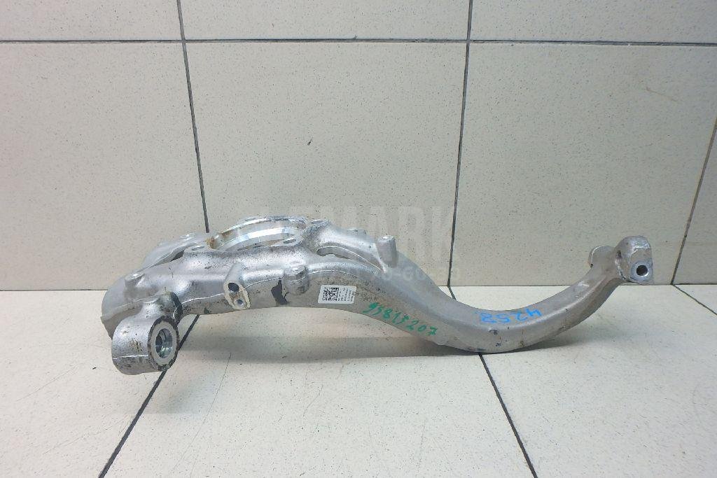 Кулак поворотный передний правый