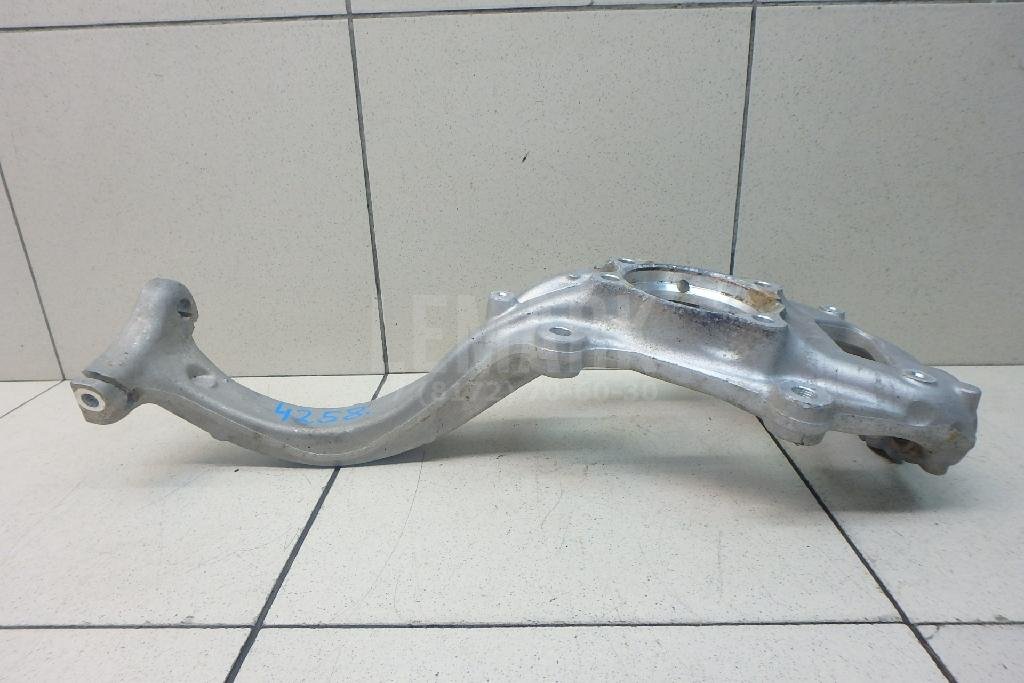 Кулак поворотный передний правый