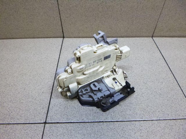 Замок двери передней правой