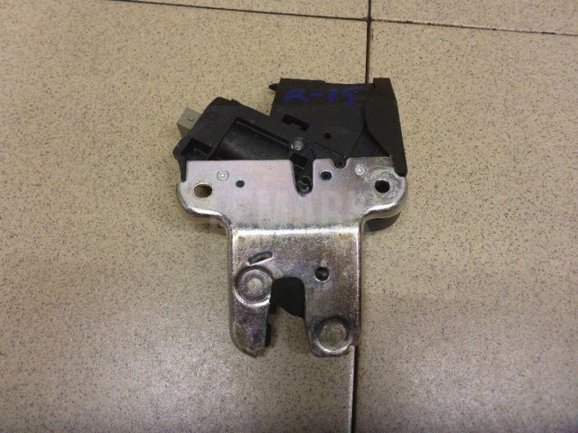 Замок багажника