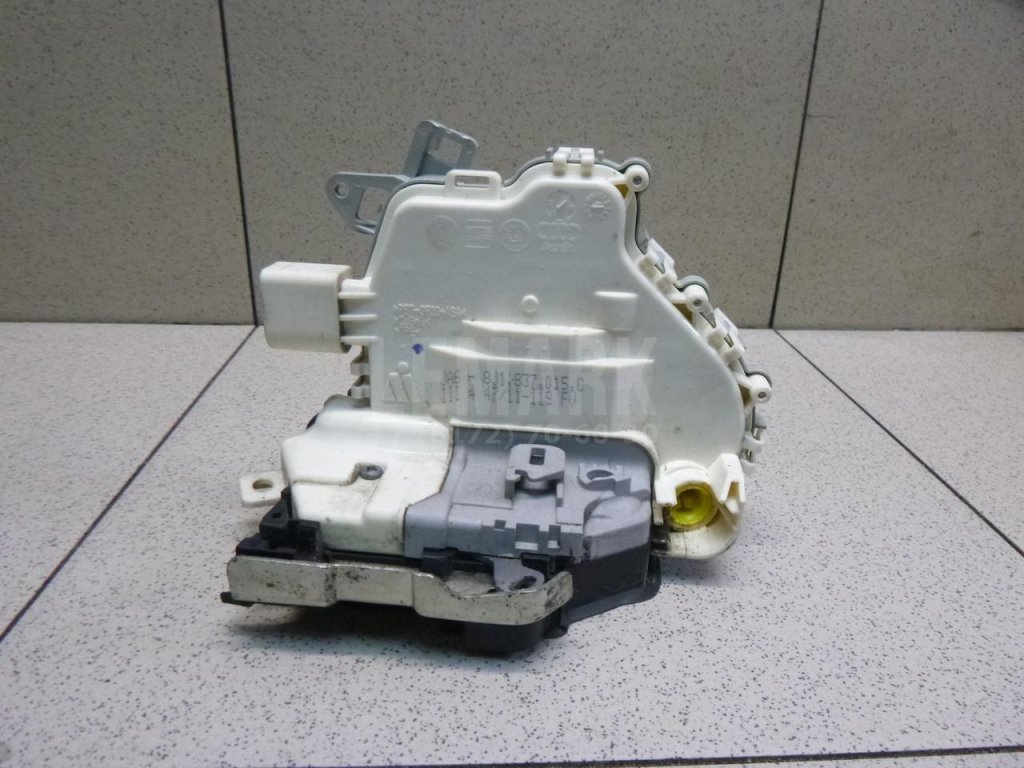 Замок двери передней левой