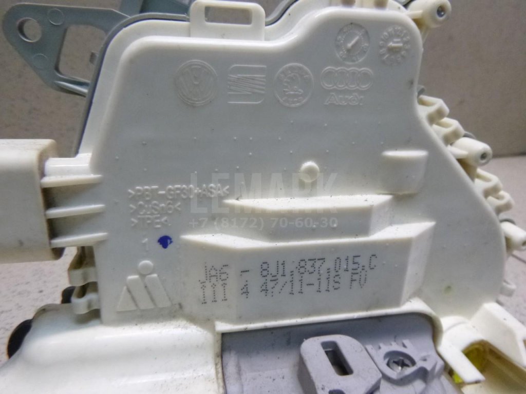 Замок двери передней левой