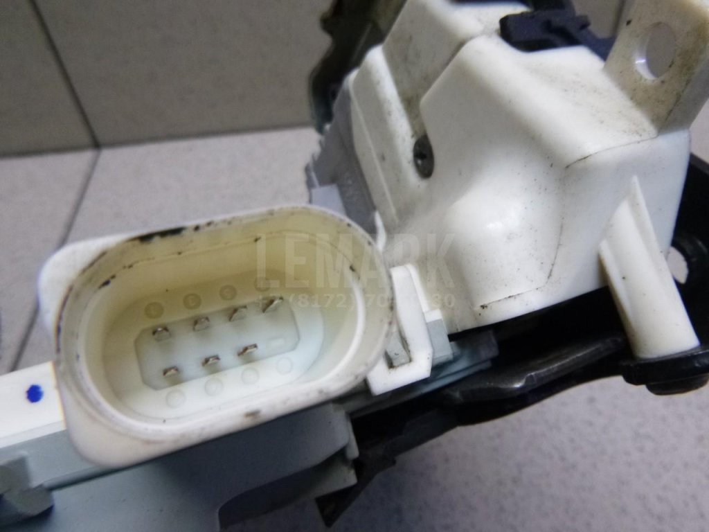 Замок двери передней левой