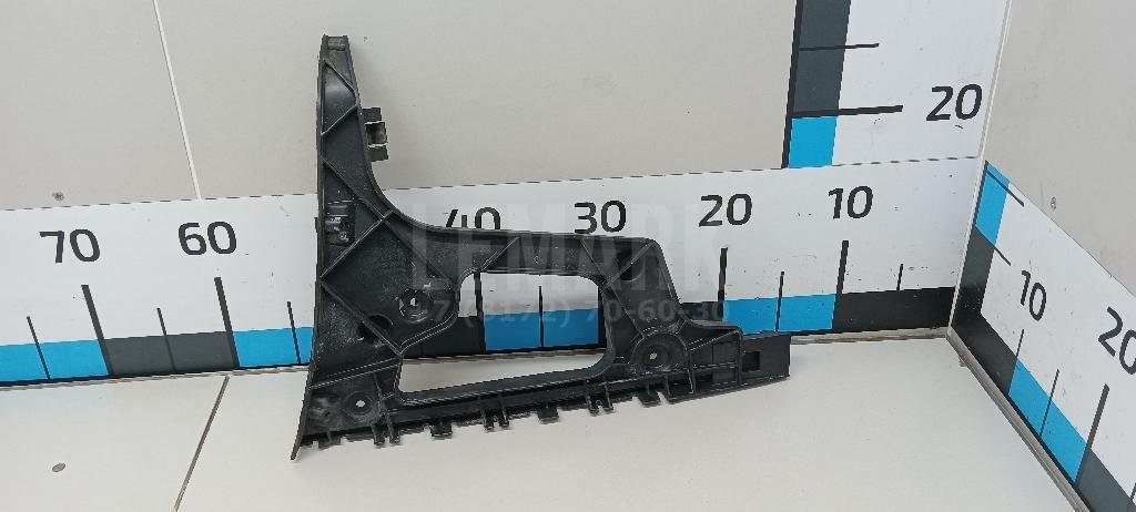 Направляющая заднего бампера правая