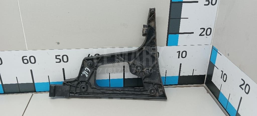 Направляющая заднего бампера правая