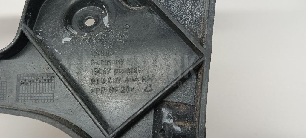 Направляющая заднего бампера правая