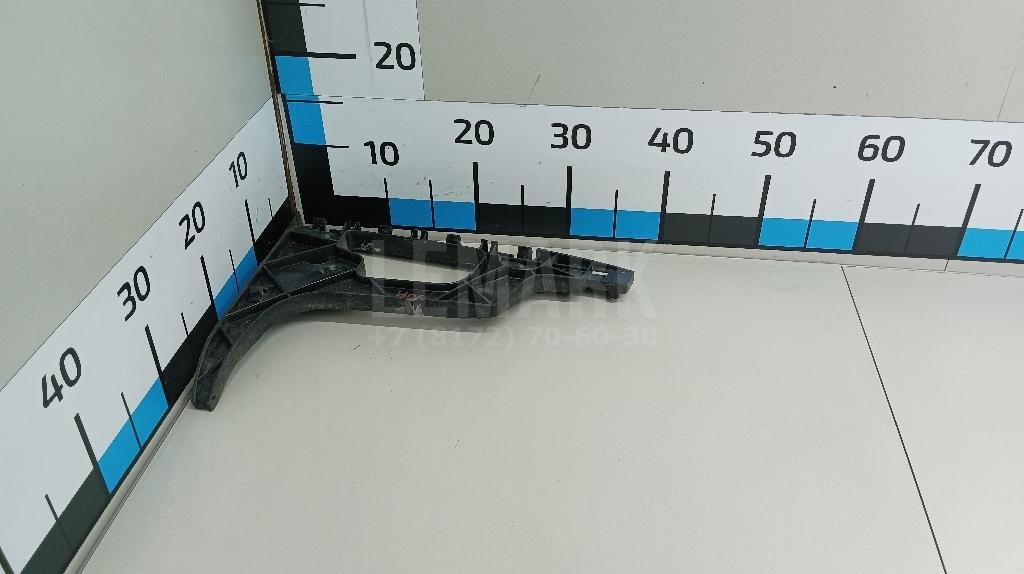 Направляющая заднего бампера левая