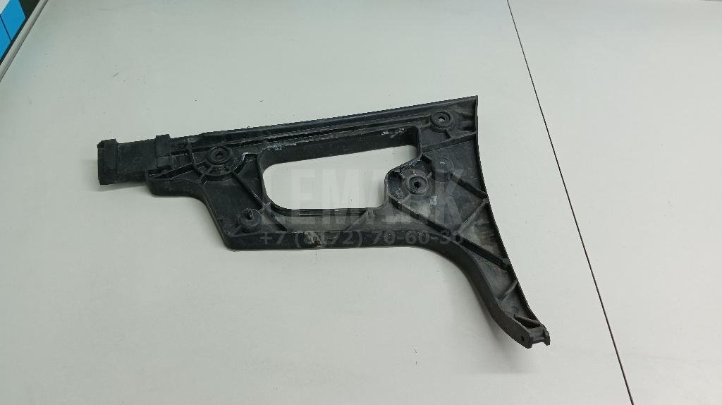 Направляющая заднего бампера левая