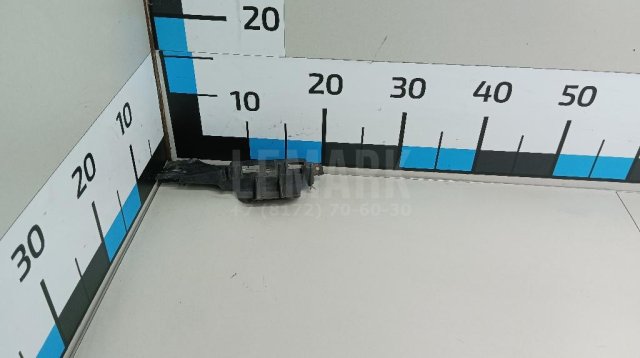 Направляющая заднего бампера левая