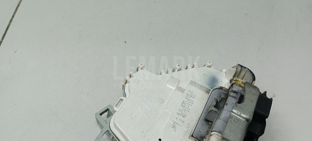 Замок двери передней левой