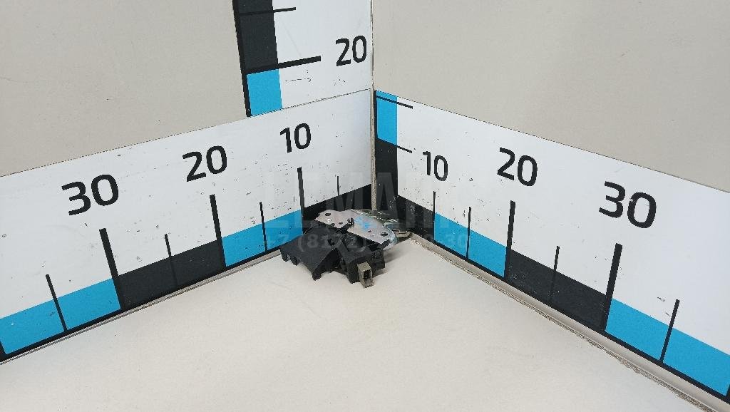 Замок багажника