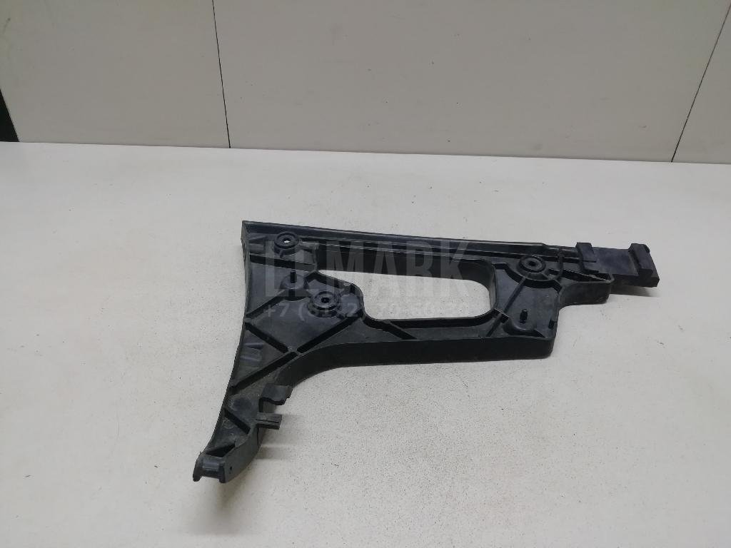 Направляющая заднего бампера правая