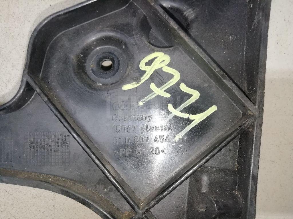 Направляющая заднего бампера правая