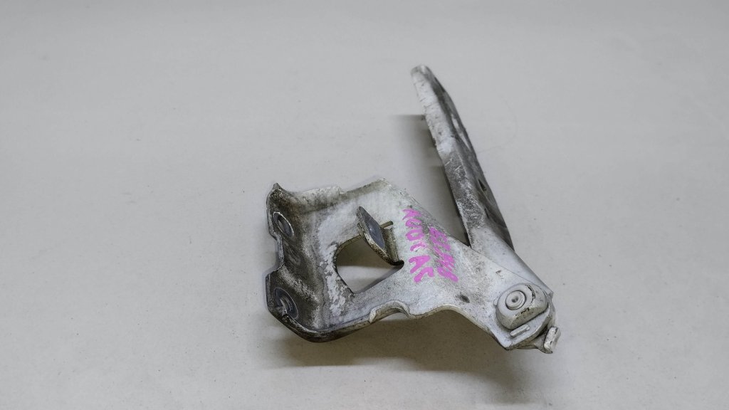 Петля капота левая