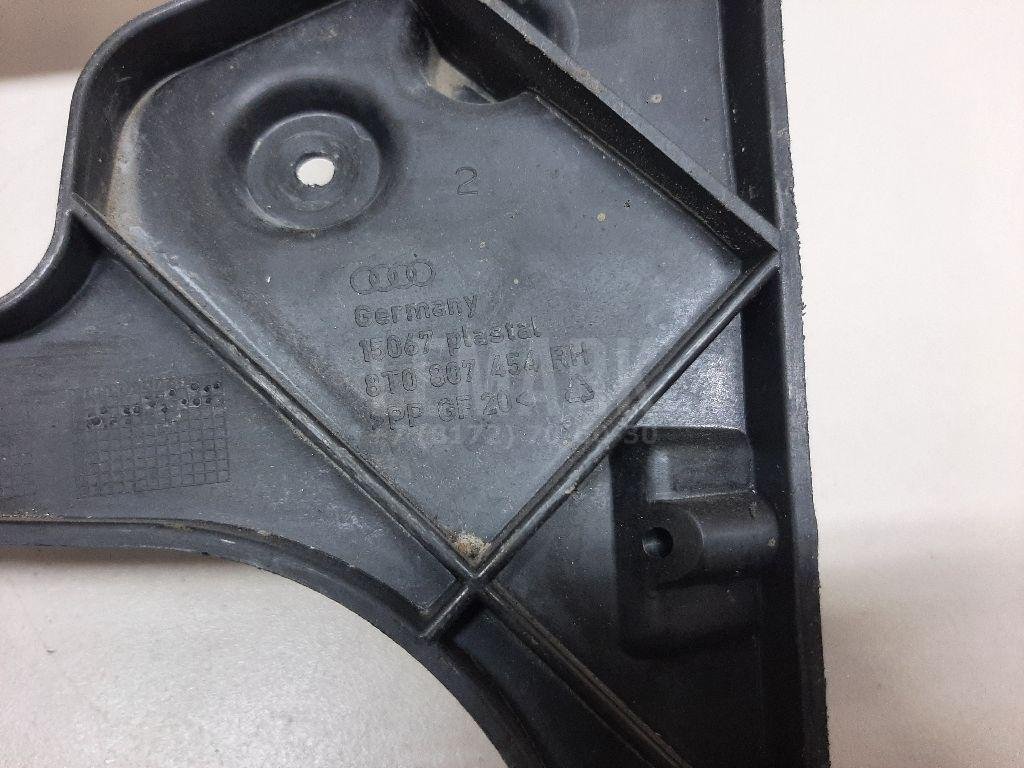 Направляющая заднего бампера правая