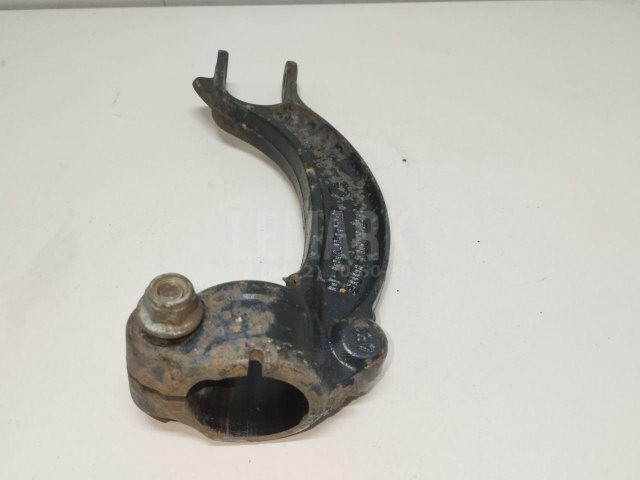 Кронштейн амортизатора