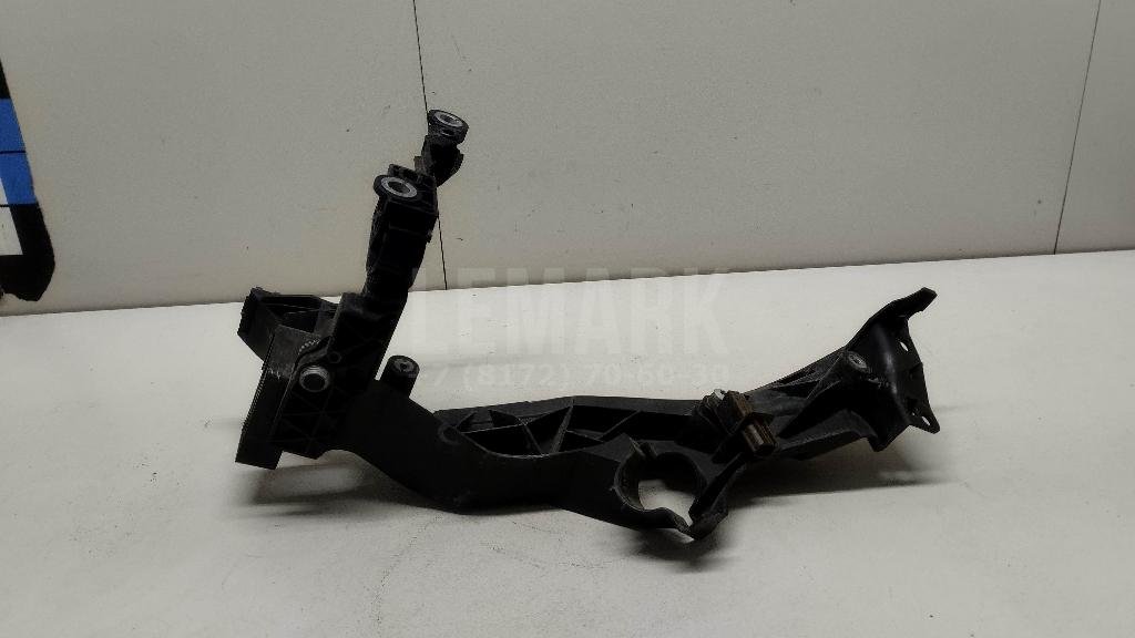 Кронштейн фар правый